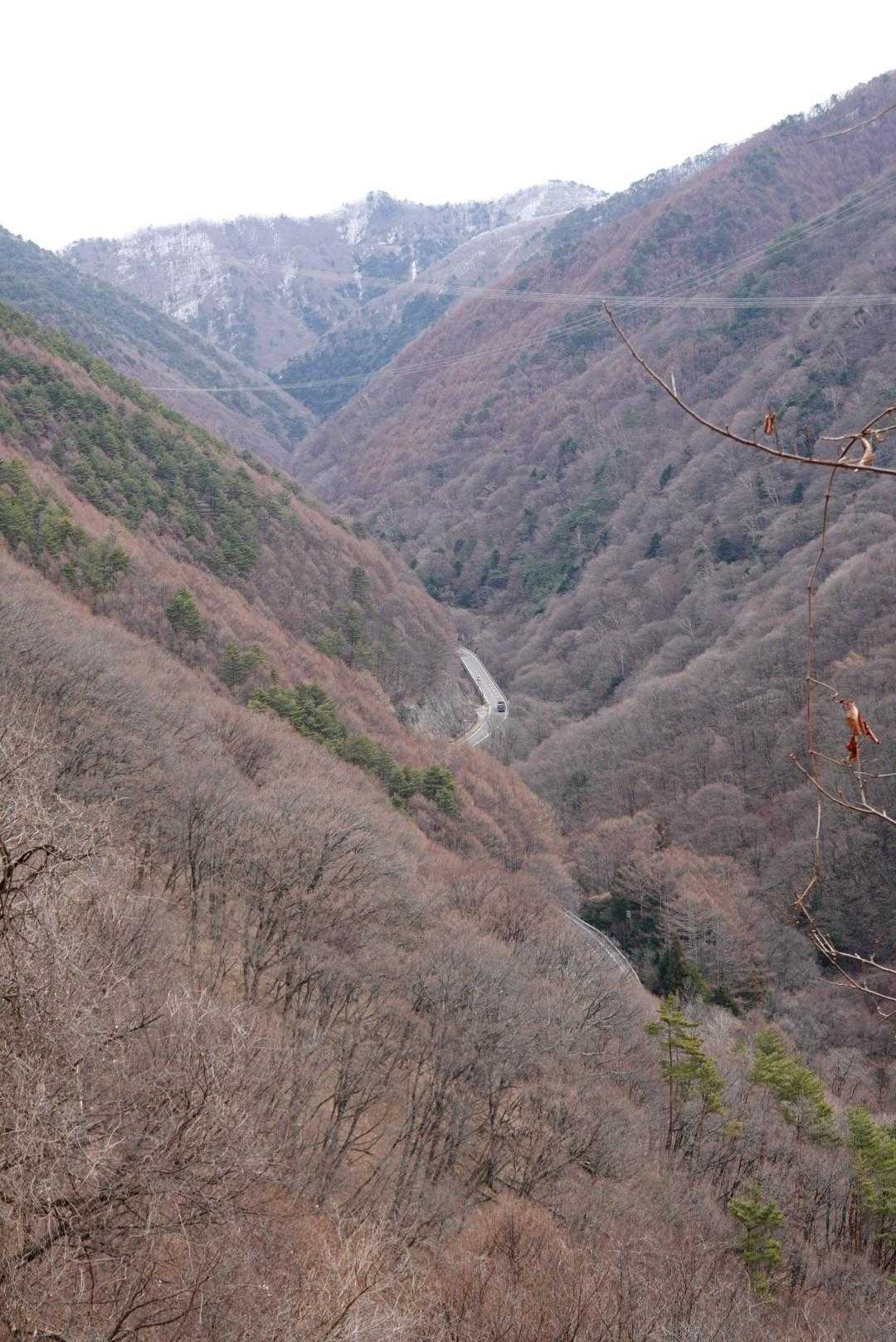 先に見えてるのは三才山でしょうかねー