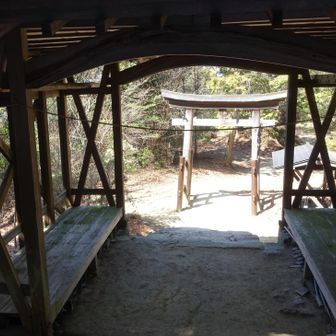 雨宮龍神社による。鳥居から見れば古典ではない。