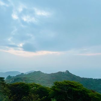残念ながら朝陽は見えませんでしたが
山頂気持ち良かったです