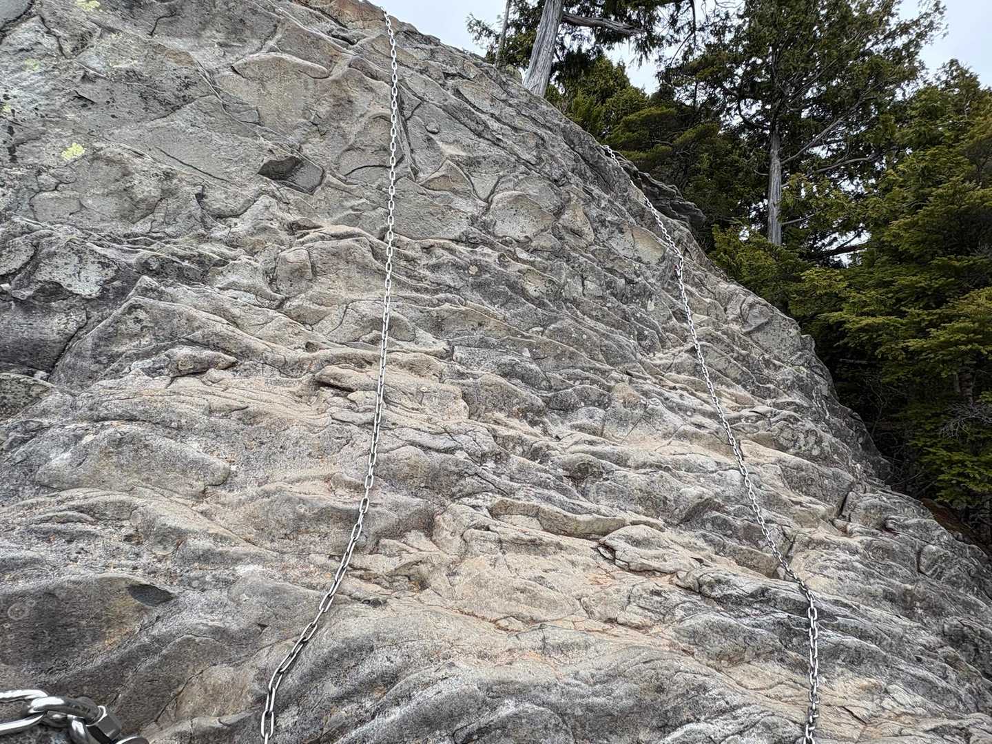 乾徳山登山口バス停-乾徳山登山口-乾徳山-道満山-徳和峠 周回コースの写真