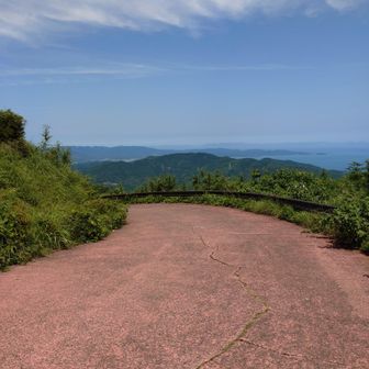 ちょっとだけ道路から降りる