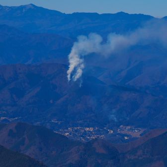 大月の山火事！