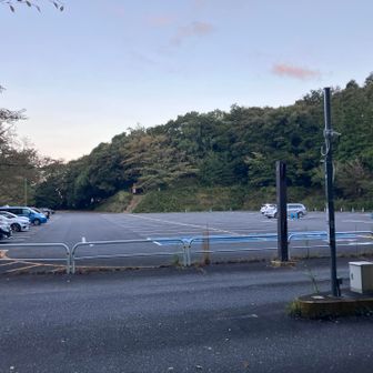 市営第3駐車場に停めました。
前金制500円。朝6時前の時点ではガラガラ。