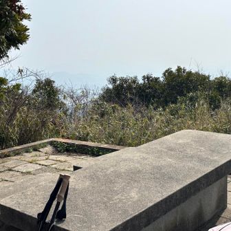 今日は霞んでいて大山見えない