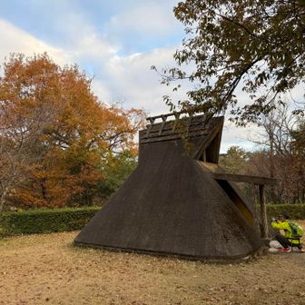 茅葺き屋根かと思いきや…コンクリート😂
山友シゲさん、よろしくお願いします♪