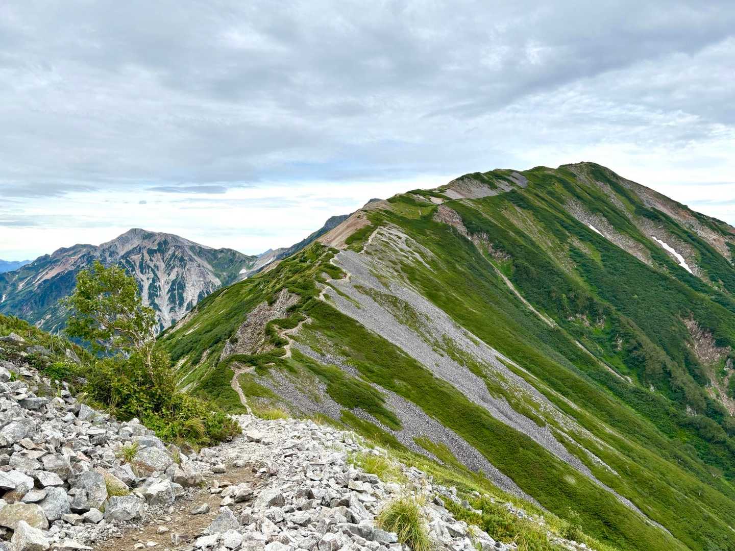 ドラマ坂の上の雲のエンディングに登場した船越ノ頭から小蓮華山への稜線🤩
昨日はガスで見えなかったから嬉しい😍