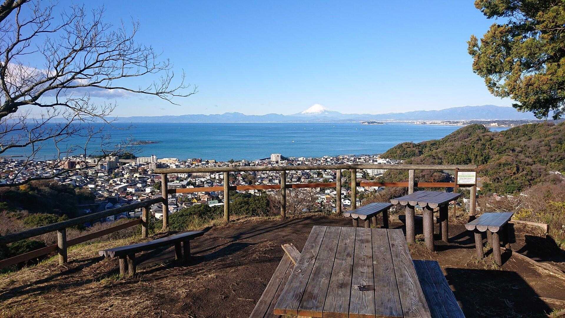 圧巻の相模湾と富士山！葉山で遊ぶついでに歩ける仙元山コースの写真