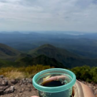 山頂でコーヒーブレイク☕️
景色を眺めながら飲む一杯、最高です！