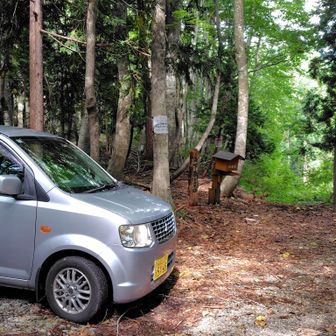 高畑登山口に着きました。登山者らしき車１台。