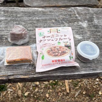 山頂にておやつタイム🍪