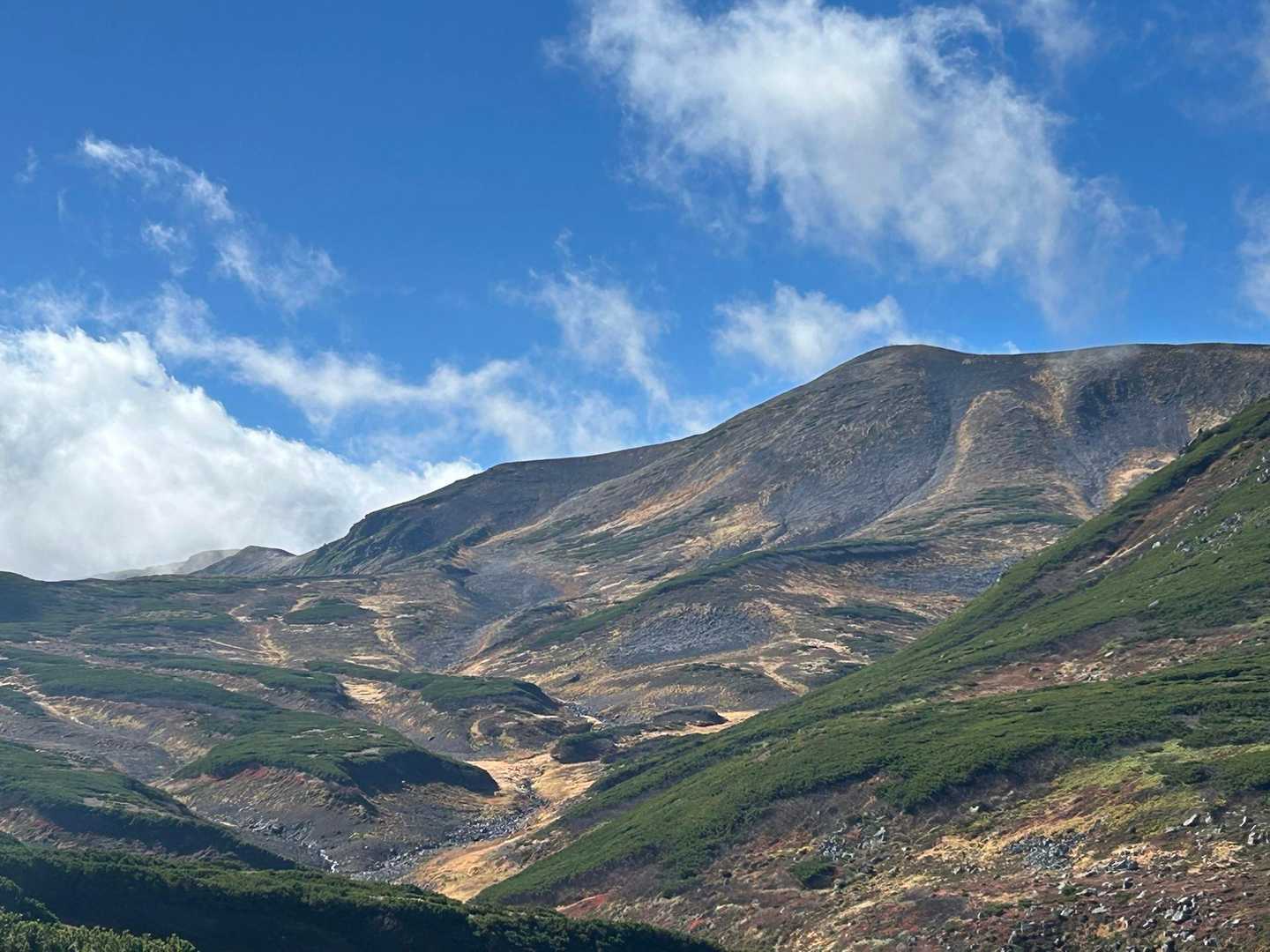 北鎮岳がようやく顔を出してくれた👍
贅沢を言えば、朝があの景色だったらなぁ😅