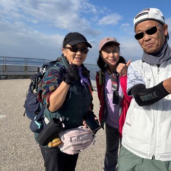 山頂でマジョママさん合流です🙌しかし何持ってきたの😆😆