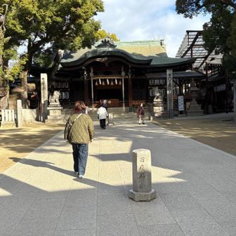 石切神社。何人かの方がお百度参りをされていました