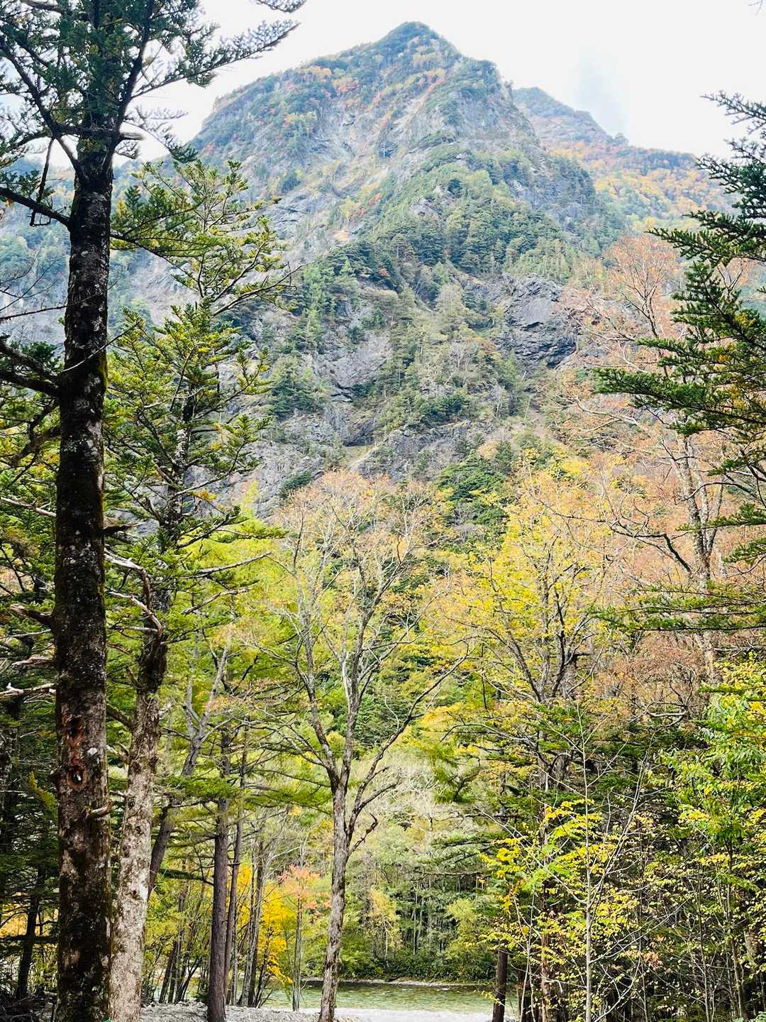 明神Ⅴ峰も黙って鎮座しています