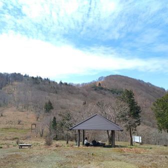 東屋と前山