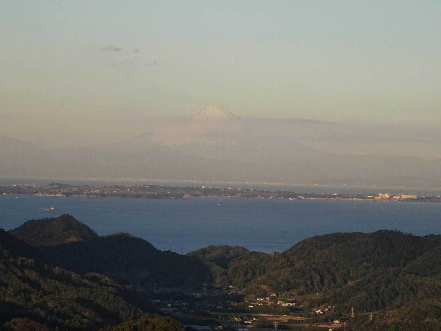 コンデジで富士山アップ。
この先行けますか？と聞かれ、
行けますよと回答したものの、
心配になったので後で追いかけてみる。分岐を左に行ったようだ。
丁度戻ってきたところに会えて安心する。