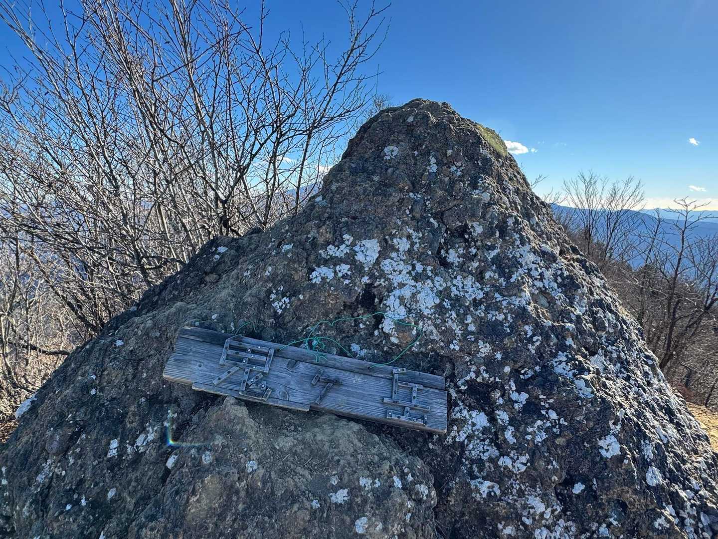 金山へ戻り後半戦
地図を見ると鬼ケ岳からも続く縦走路
王岳から下山できるルートもあったけど今日は時間が気になって無理😂