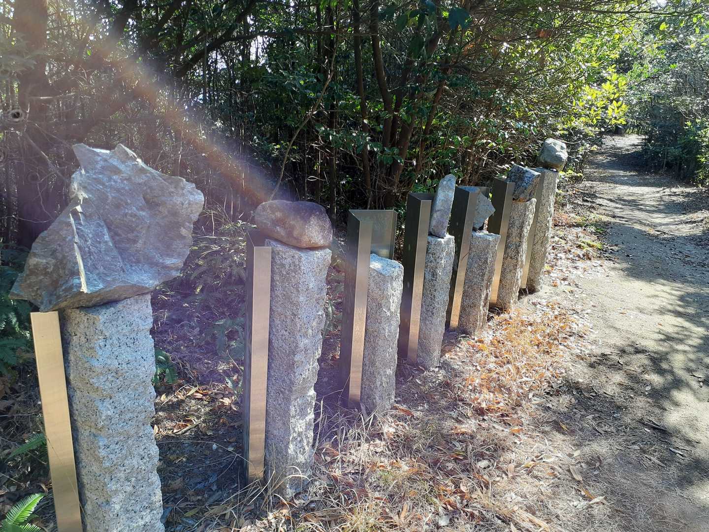 彫刻が次々と現れる。