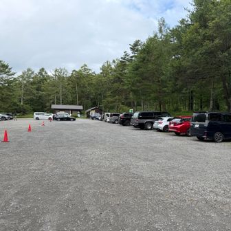 一の鳥居の飯縄山登山者駐車場からスタート。