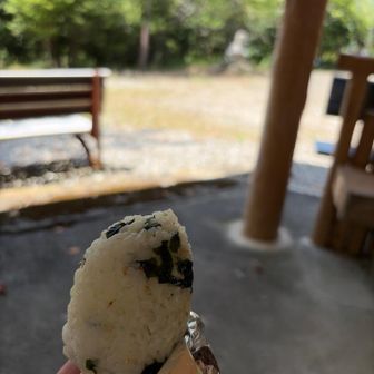 俵形のおにぎり
初めて作ってみた
食べやすくていいなぁ