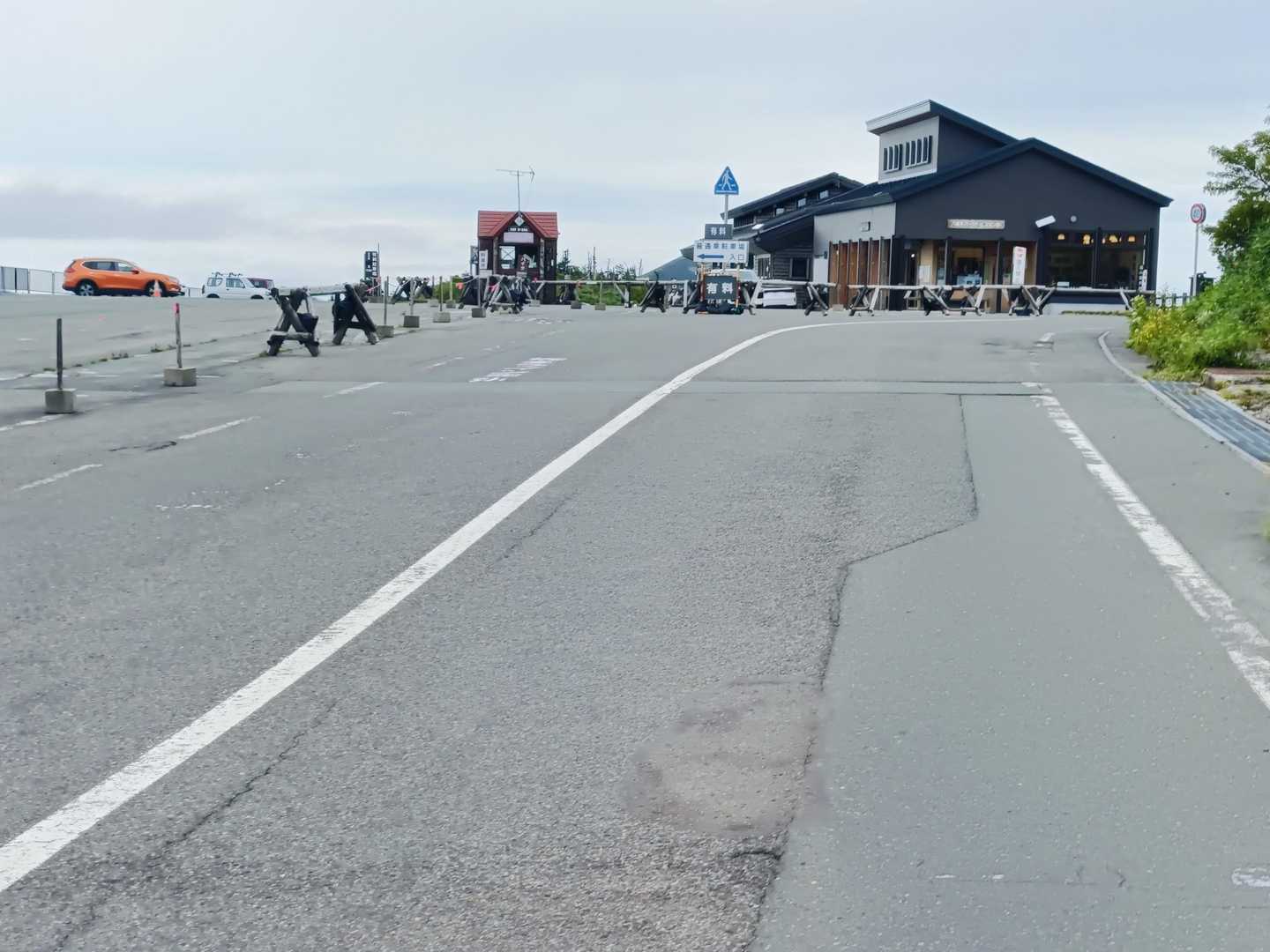 人や車は少なめ
