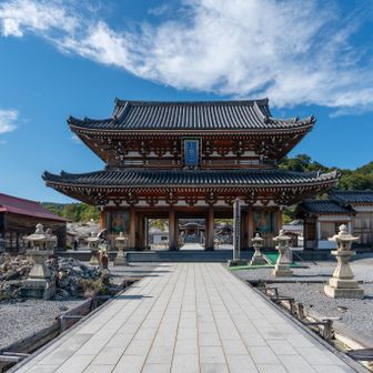 まぁ仏教でも神道でも陰陽師でも、
もともと宗教観の無い僕からしたら
正直ほんとかなぁ～と
眉にツバをつけたくなるような
オカルトめいた話なんだろうけれど。