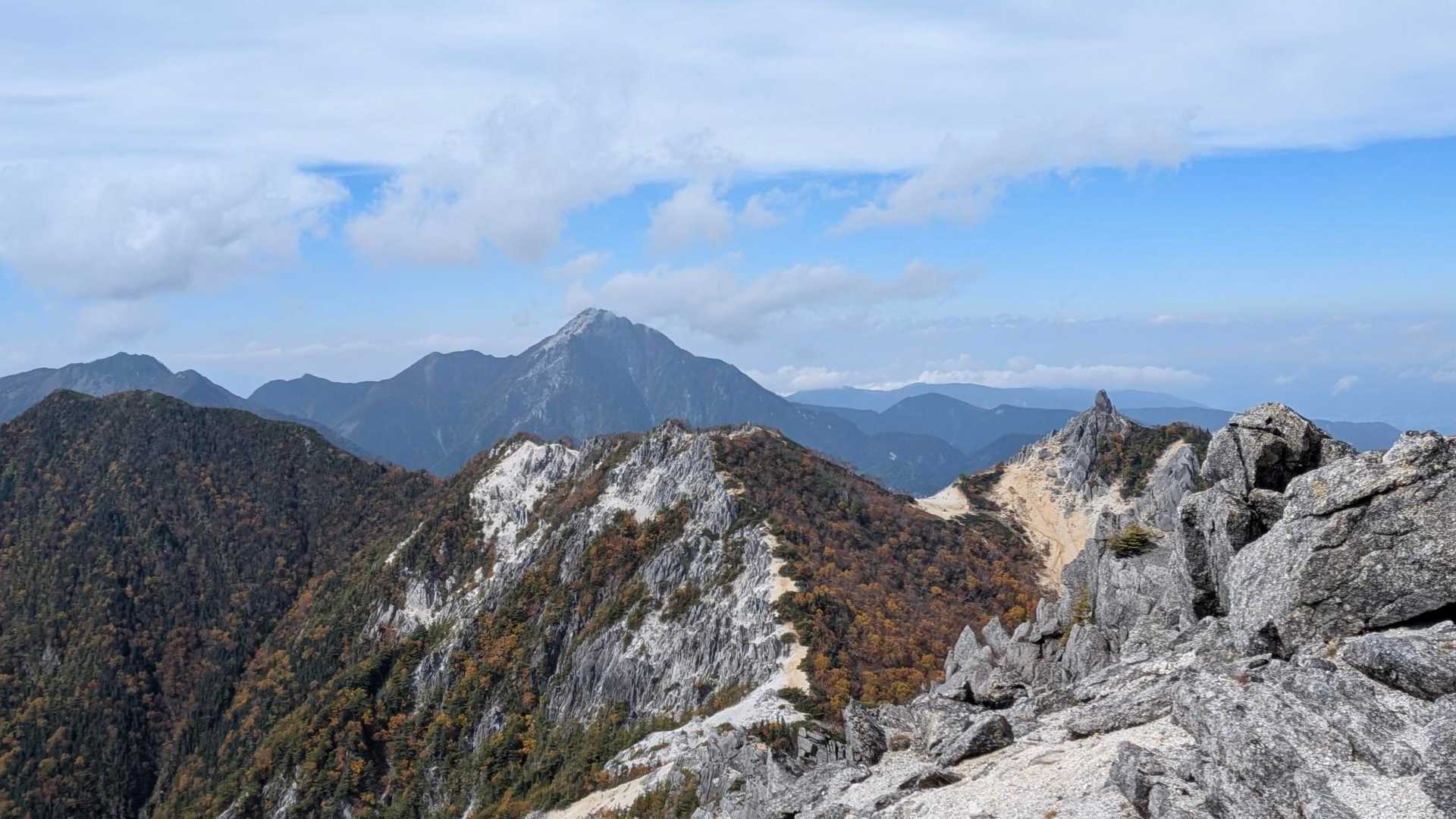 鳳凰三山周回 | 南アルプスの清流が織りなす滝から、奇岩が連なる白砂青松の稜線への写真