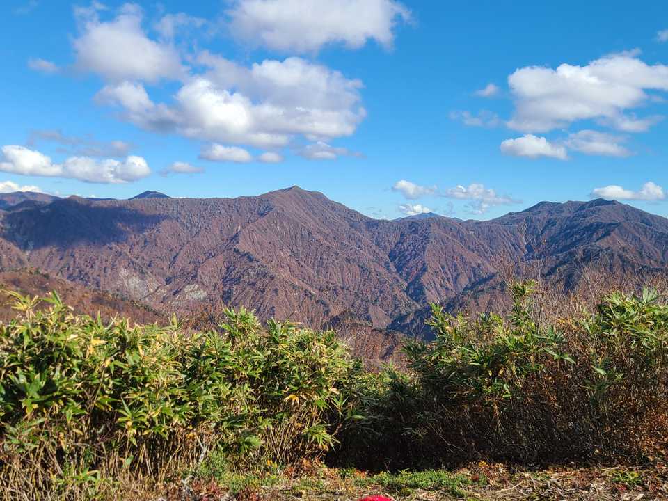 青里と矢筈
奥に御神楽