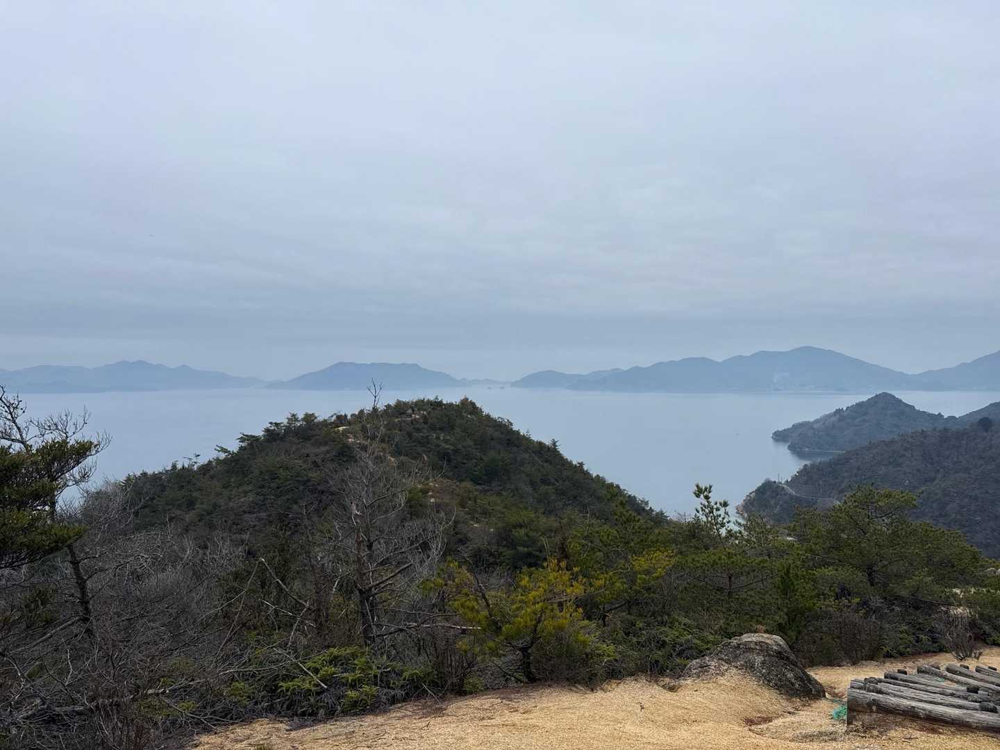 向かいの山まで道が続いてる〜
