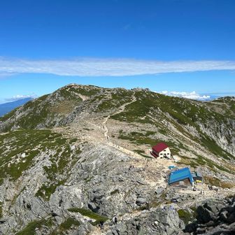 宝剣岳の山頂待ちの時に木曽駒ヶ岳方面を撮影
