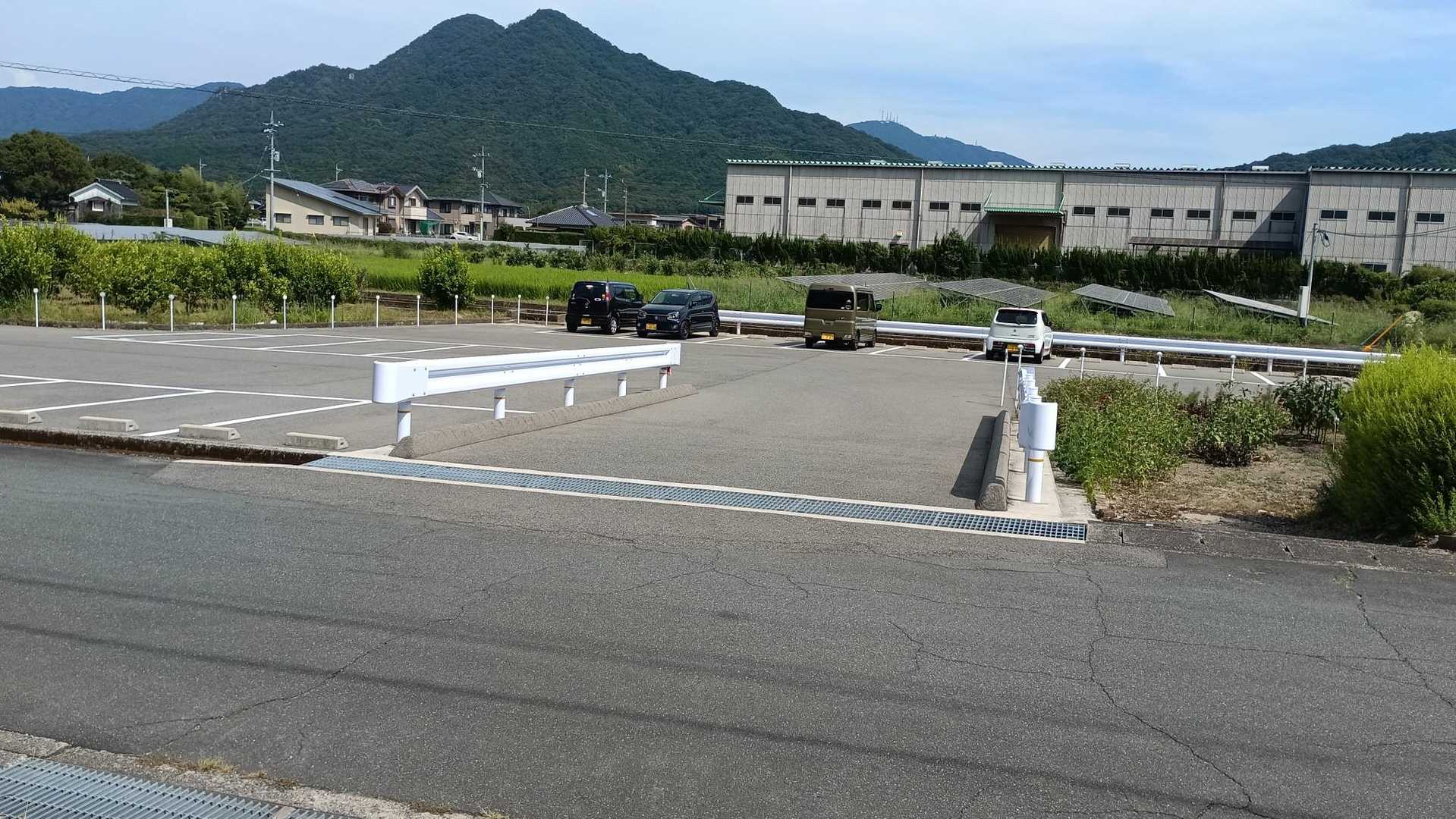 ただいま～
見覚えのある車だけが停まっています😁

累計登頂６２３回目