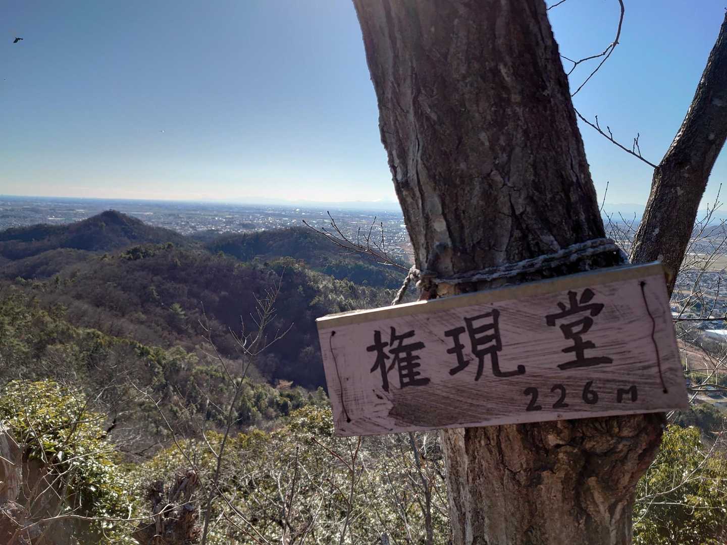 ここも展望良好👍️見えてる向こうの山まで歩きます
