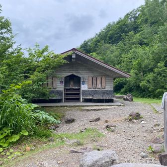 中飯場
ベンチあり　トイレは閉鎖されていました。