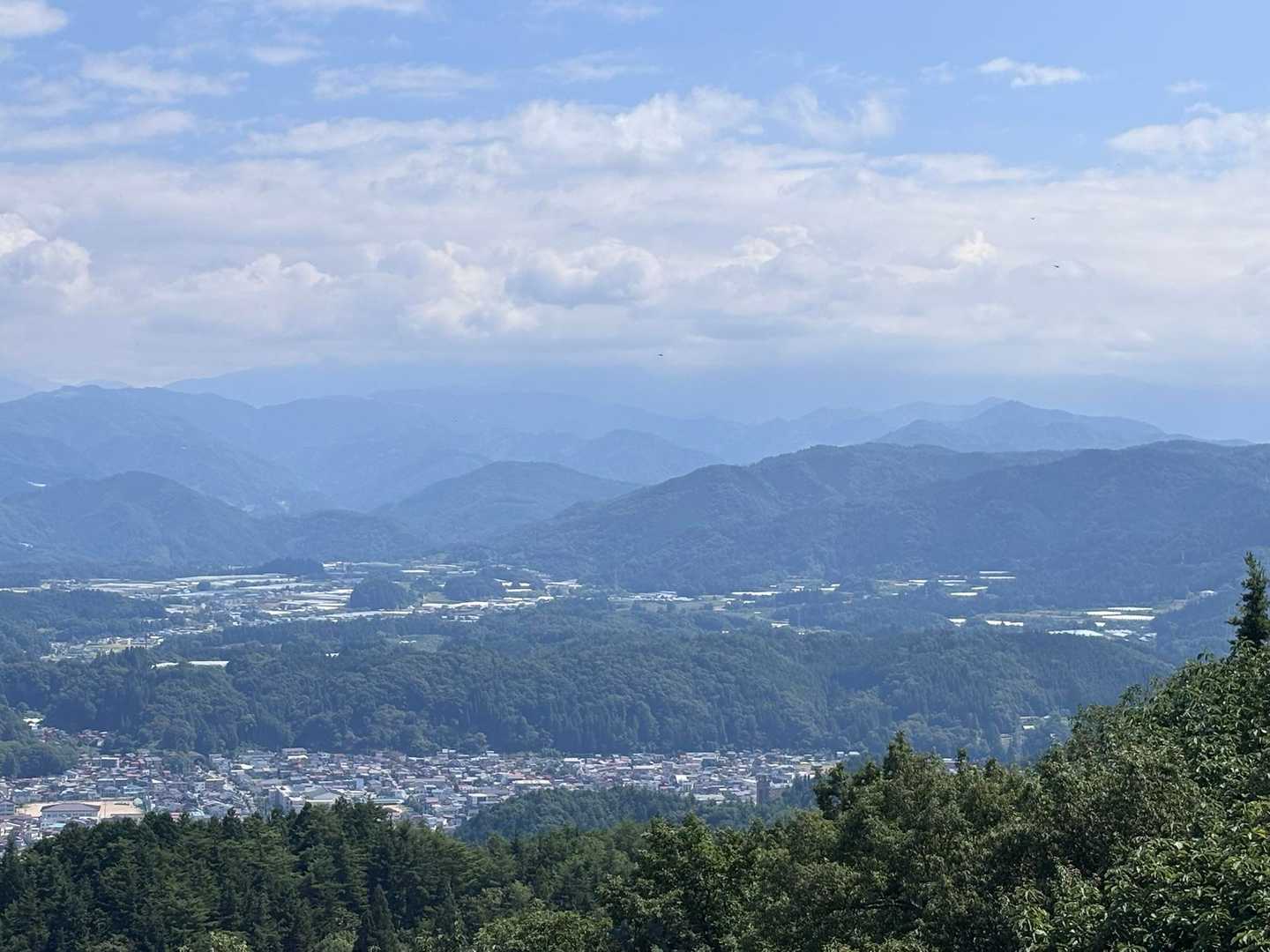 松倉山山頂に到着
乗鞍岳も雲の中