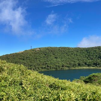 白鳥山。アンテナがあるところが頂上付近。