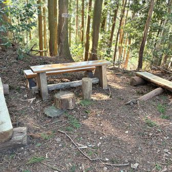 ベンチで休憩できます