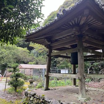 山庵寺
小学生の時、山頂で初日の出を観て
ここで振る舞いのぜんざいを食べたなー🤭