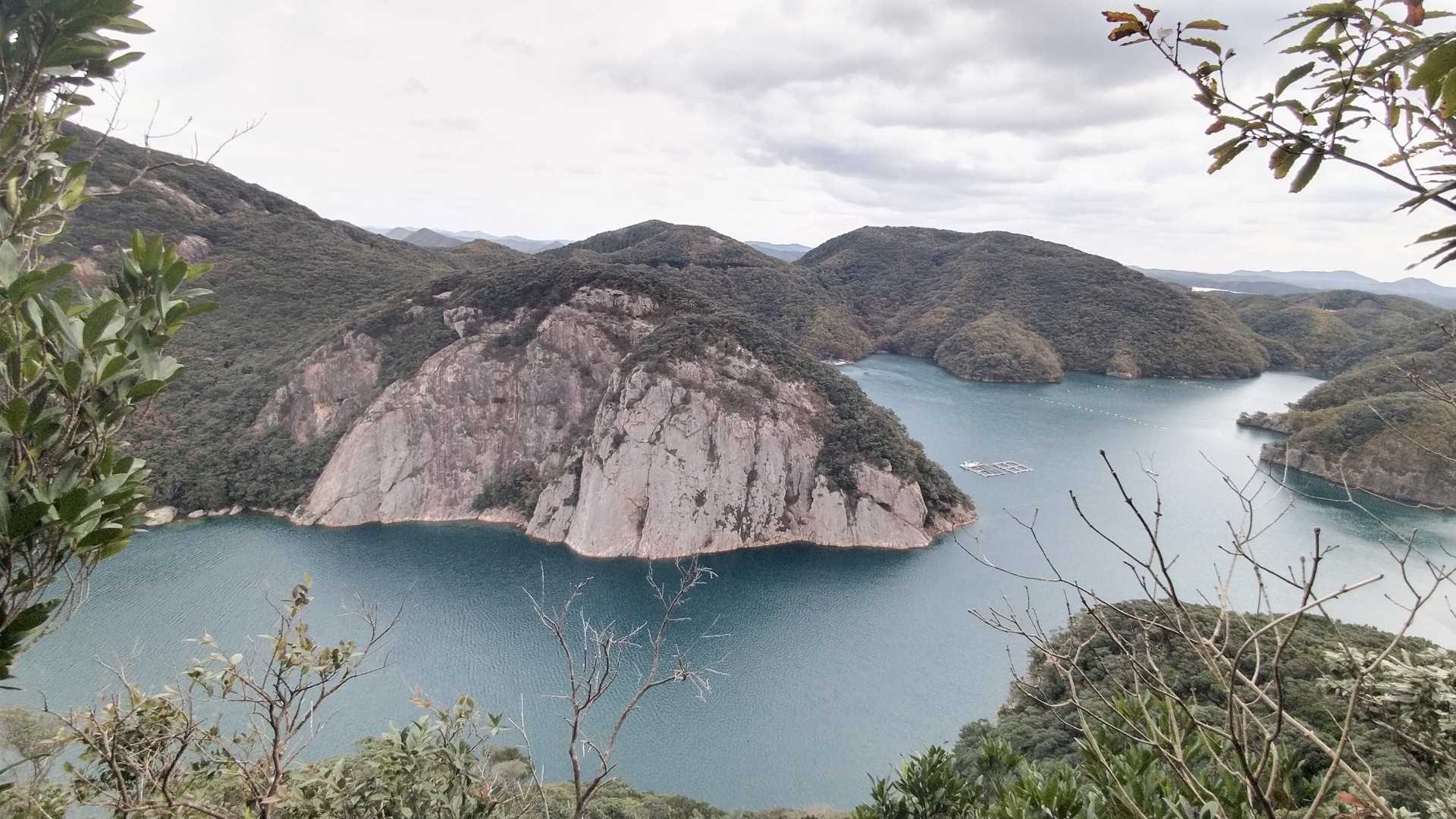 鋸割岩