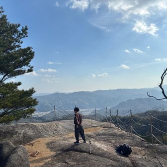 展望所で昼メシと行きます