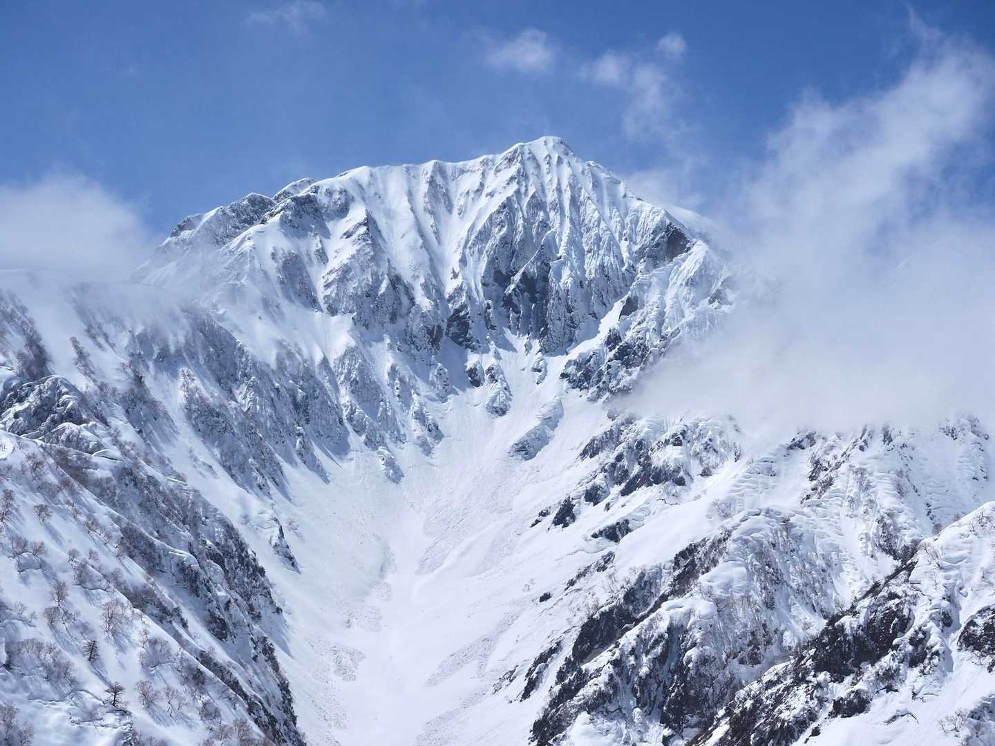 鹿槍⛰️: 『そなたのレベルで私にたどり着くには、あと何年かかるかな？』

夏シーズンには踏んでますから！

鹿槍⛰️: 『いやいや💦雪の時期のことを言っているんだが…』

雪の時期には行く技術持ち合わせてませんので！

