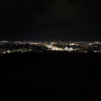 松本市街地を一望する。