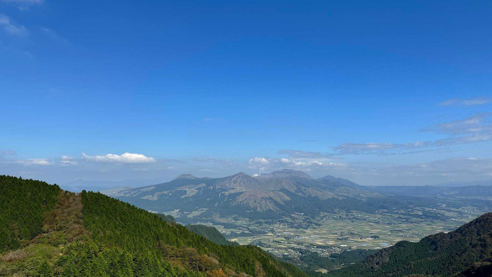 途中でこれ✨
涅槃像も南から見るとこんな感じです
雄大さが過ぎる⛰️