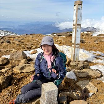 三角点を愛でる女