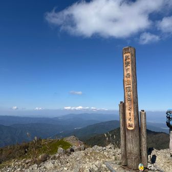 武奈ヶ岳山頂
360度
https://momento360.com/e/u/1257b9bbe5db4caca268937be1252503?utm_campaign=embed&utm_source=other&utm_medium=embed&heading=47.8&pitch=0.8&field-of-view=75&size=medium&display-plan=true