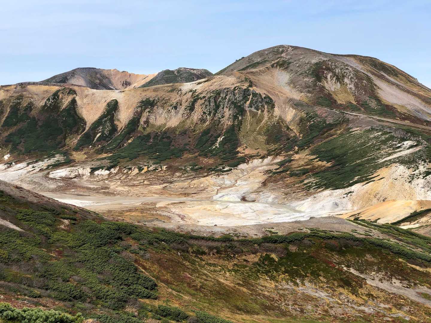 右の北鎮岳とその左側に比布岳と安足間岳
明後日、行こうか検討中