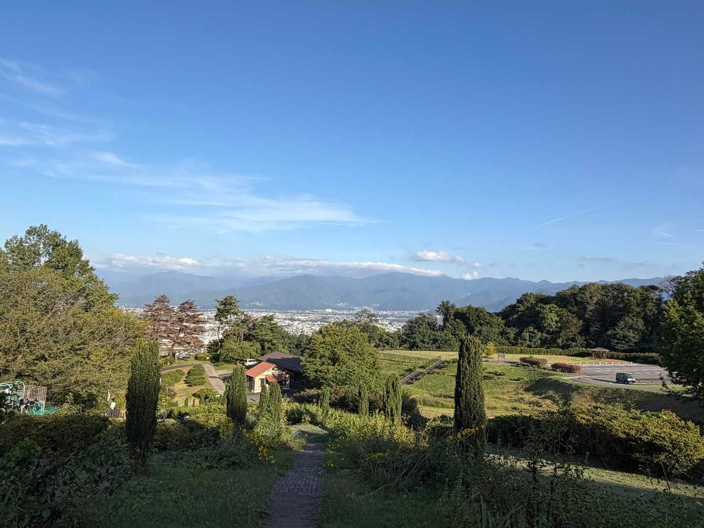 いつもの場所からパシャリ📷
四阿山と根子岳は雲の中😶‍🌫️

茶臼山さん、また歩きに来ますね🤗