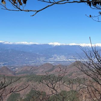 新潟方面。この前登った仙ノ倉が見える。