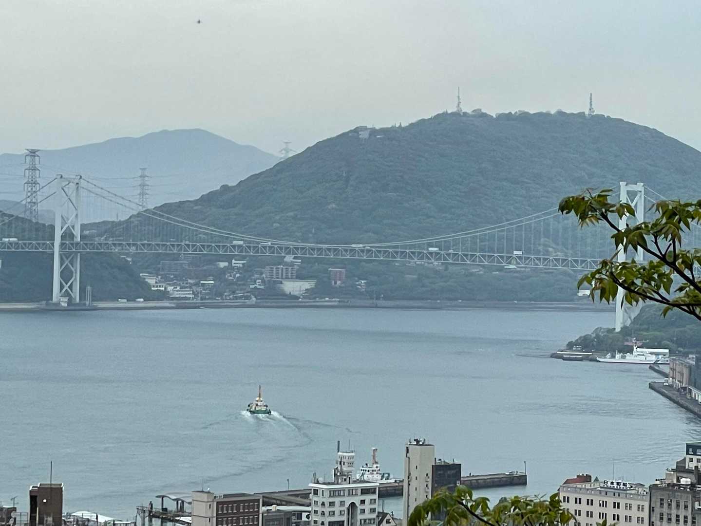 開けた場所から関門橋をアップで🤳
対岸はフグで有名な山口県下関市🐡