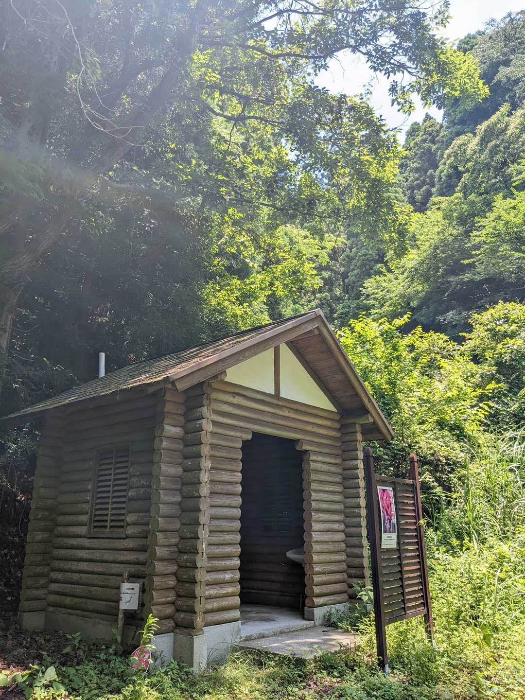マップ上の簡易トイレはこちら。ずっと舗装路で地味にきつい💦