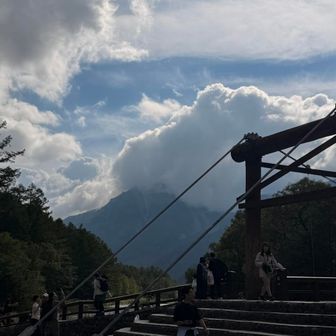 今日は雲の中の焼岳。ここまでみんなと無事下山できてよかったと改めて思いました。